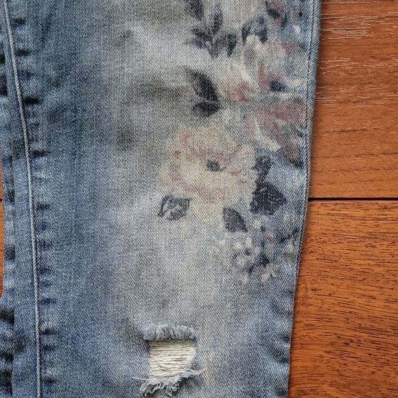 Abercrombie & Fitch Light Wash Jeans - Picture 3 of 4